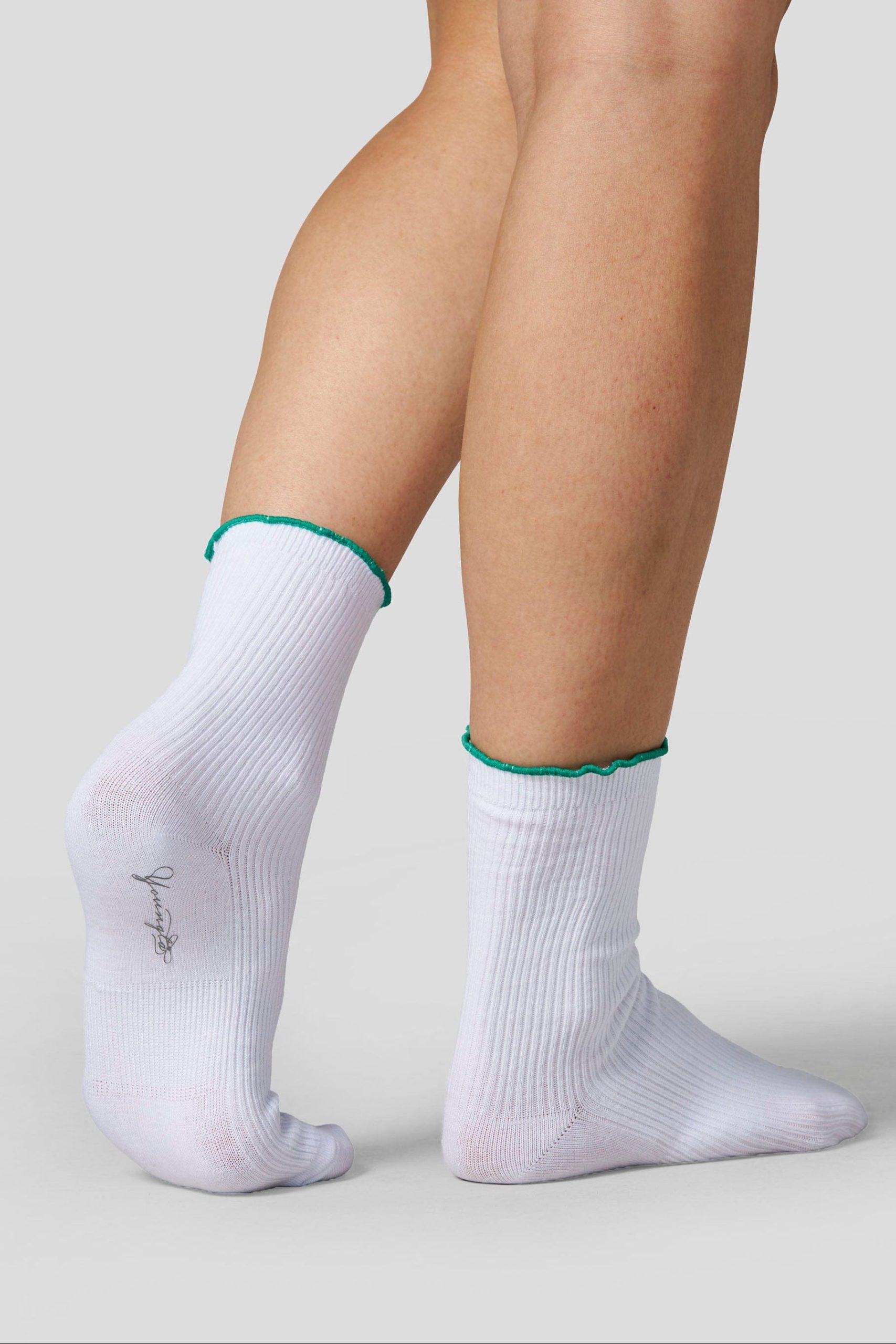 W6119 Ruffle Socks - Image 2