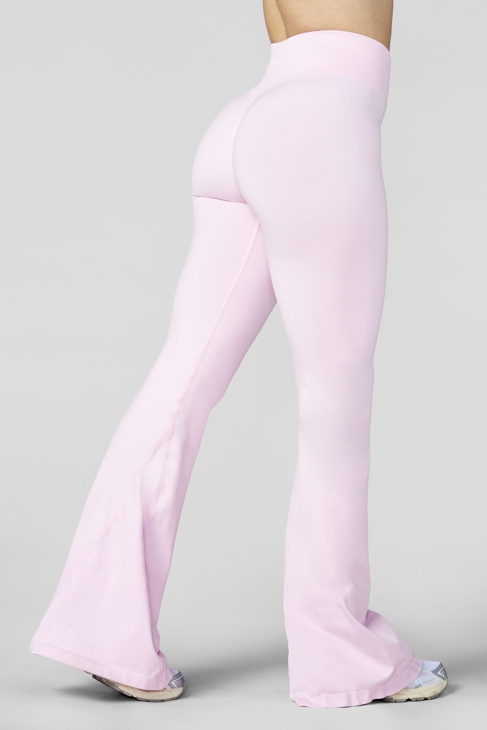 W2206 - Curve Seamless Flare Leggings (Reg) - Image 4