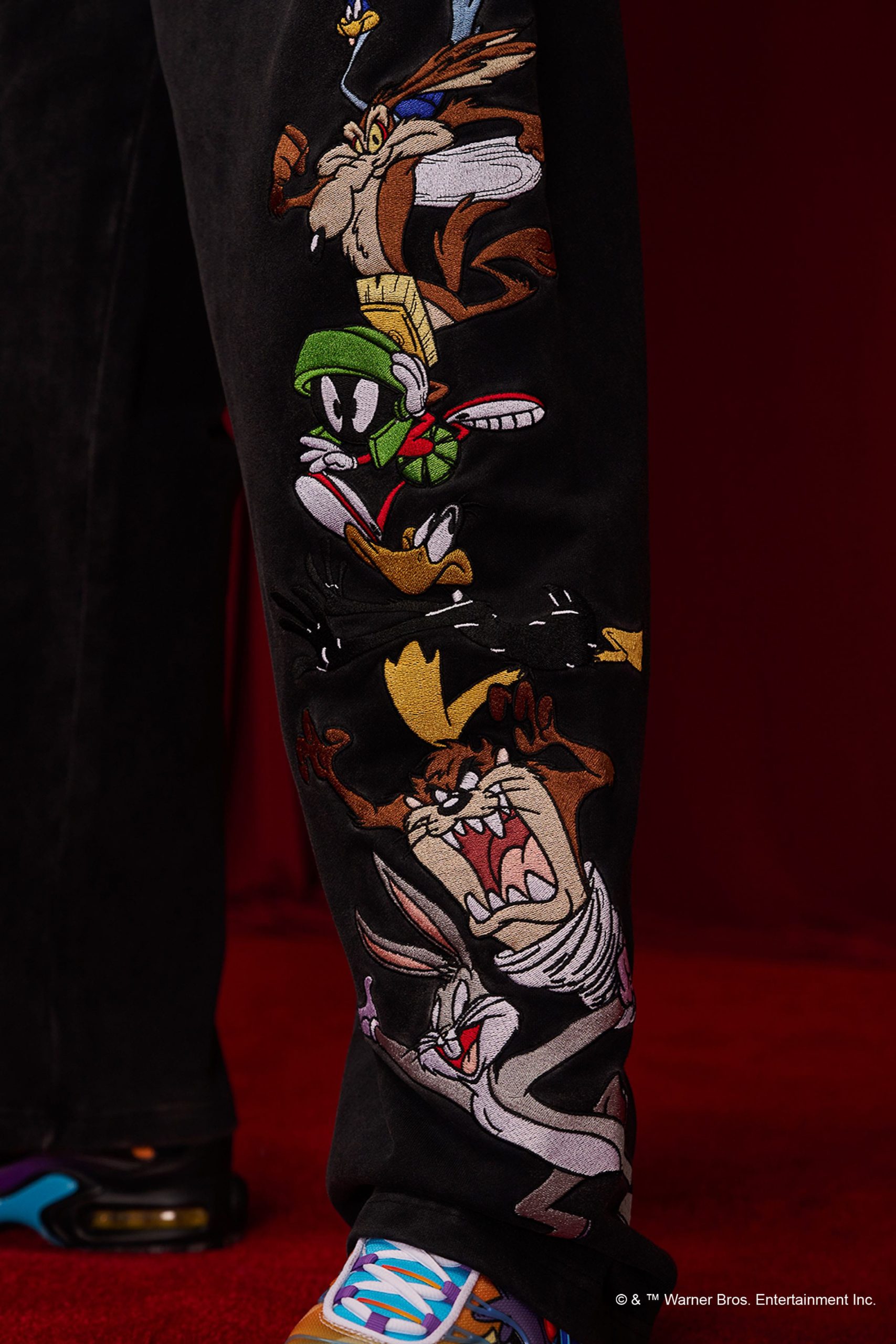 2183 - Looney Tunes Squad Sweats - Image 3